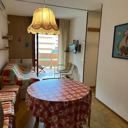 Lovely And Serene Flat Near Pluto アパート ビビオーネ